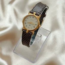 Load image into Gallery viewer, VINTAGE GUCCI GRAY LEATHER WATCH