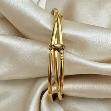 Load image into Gallery viewer, VINTAGE SEIKO DAINTY BANGLE WATCH