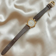 Load image into Gallery viewer, VINTAGE GUCCI GRAY LEATHER WATCH