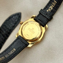 Load image into Gallery viewer, VINTAGE FENDI INTERCHANGEABLE BEZEL WATCH