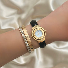 Load image into Gallery viewer, VINTAGE GUCCI BLACK LEATHER WATCH