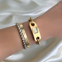 Load image into Gallery viewer, VINTAGE GUCCI DAINTY WATCH