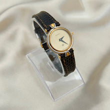 Load image into Gallery viewer, VINTAGE GUCCI BLACK LEATHER WATCH