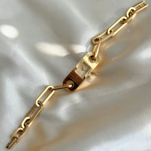 Load image into Gallery viewer, VINTAGE GUCCI DAINTY WATCH