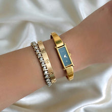 Load image into Gallery viewer, VINTAGE GUCCI DAINTY WATCH