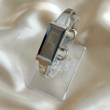 Load image into Gallery viewer, VINTAGE GUCCI DAINTY SILVER WATCH