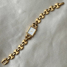 Load image into Gallery viewer, VINTAGE GUCCI INTERCHANGEABLE LEATHER WATCH
