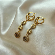 Load image into Gallery viewer, GG DANGLING EARRINGS