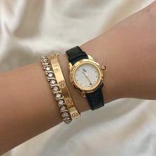 Load image into Gallery viewer, VINTAGE FENDI INTERCHANGEABLE BEZEL WATCH