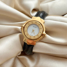 Load image into Gallery viewer, VINTAGE GUCCI BLACK LEATHER WATCH