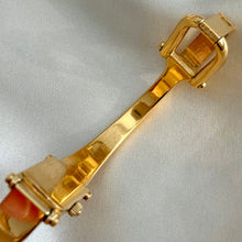 Load image into Gallery viewer, VINTAGE GUCCI DAINTY WATCH