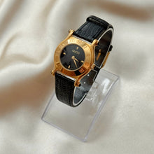 Load image into Gallery viewer, VINTAGE GUCCI BLACK LEATHER WATCH