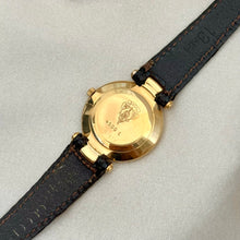 Load image into Gallery viewer, VINTAGE GUCCI BLACK LEATHER WATCH