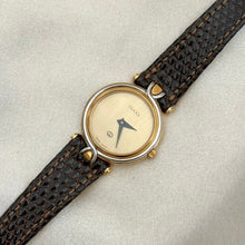 Load image into Gallery viewer, VINTAGE GUCCI BLACK LEATHER WATCH