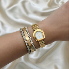 Load image into Gallery viewer, VINTAGE GUCCI WATCH