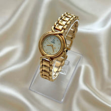 Load image into Gallery viewer, VINTAGE FENDI MOTHER-OF-PEARL WATCH