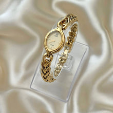 Load image into Gallery viewer, VINTAGE SEIKO DIAMOND DAINTY WATCH