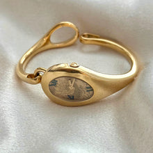 Load image into Gallery viewer, VINTAGE GUCCI WATCH