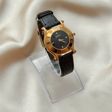 Load image into Gallery viewer, VINTAGE GUCCI BLACK LEATHER WATCH