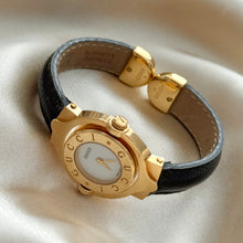 Load image into Gallery viewer, VINTAGE GUCCI BLACK LEATHER WATCH