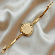 Load image into Gallery viewer, VINTAGE GUCCI PLAY BEZEL WATCH (12 BEZELS W/ DIAMOND CUT)