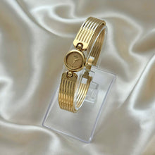Load image into Gallery viewer, VINTAGE SEIKO DAINTY WATCH