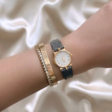 Load image into Gallery viewer, VINTAGE GUCCI GRAY LEATHER WATCH