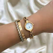 Load image into Gallery viewer, VINTAGE BURBERRY WATCH