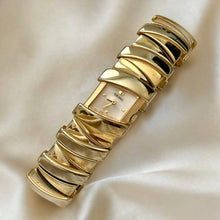 Load image into Gallery viewer, VINTAGE SEIKO MOTHER-OF-PEARL WATCH