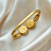 Load image into Gallery viewer, VINTAGE FENDI 1925 CUFF WATCH