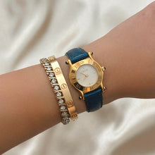 Load image into Gallery viewer, VINTAGE GUCCI BLUE LEATHER WATCH