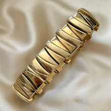 Load image into Gallery viewer, VINTAGE SEIKO MOTHER-OF-PEARL WATCH