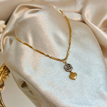 Load image into Gallery viewer, GG DANGLING HEART NECKLACE