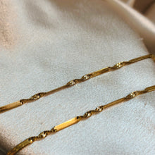 Load image into Gallery viewer, GG DANGLING HEART NECKLACE