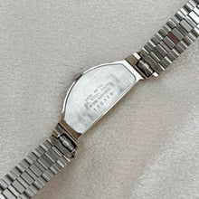 Load image into Gallery viewer, VINTAGE SEIKO SILVER WATCH
