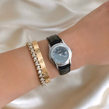 Load image into Gallery viewer, VINTAGE GUCCI BLACK LEATHER WATCH
