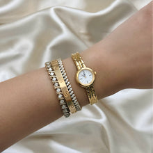 Load image into Gallery viewer, VINTAGE SEIKO DAINTY WATCH
