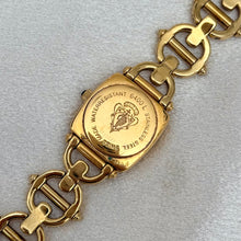 Load image into Gallery viewer, VINTAGE GUCCI MOTHER-OF-PEARL WATCH
