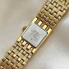 Load image into Gallery viewer, VINTAGE SEIKO DAINTY WATCH
