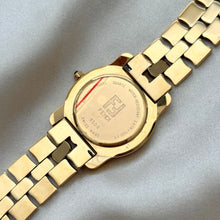 Load image into Gallery viewer, VINTAGE FENDI INTERCHANGEABLE BEZEL WATCH
