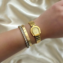 Load image into Gallery viewer, VINTAGE GUCCI WATCH
