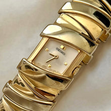 Load image into Gallery viewer, VINTAGE SEIKO MOTHER-OF-PEARL WATCH
