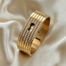 Load image into Gallery viewer, VINTAGE DOLCE &amp; GABANNA DIAMOND HIDDEN WATCH
