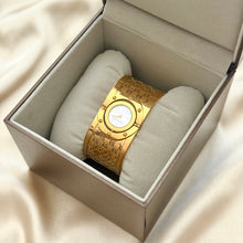 Load image into Gallery viewer, VINTAGE GUCCI MOTHER-OF-PEARL WATCH
