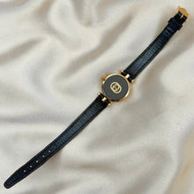 Load image into Gallery viewer, VINTAGE GUCCI BLACK LEATHER WATCH
