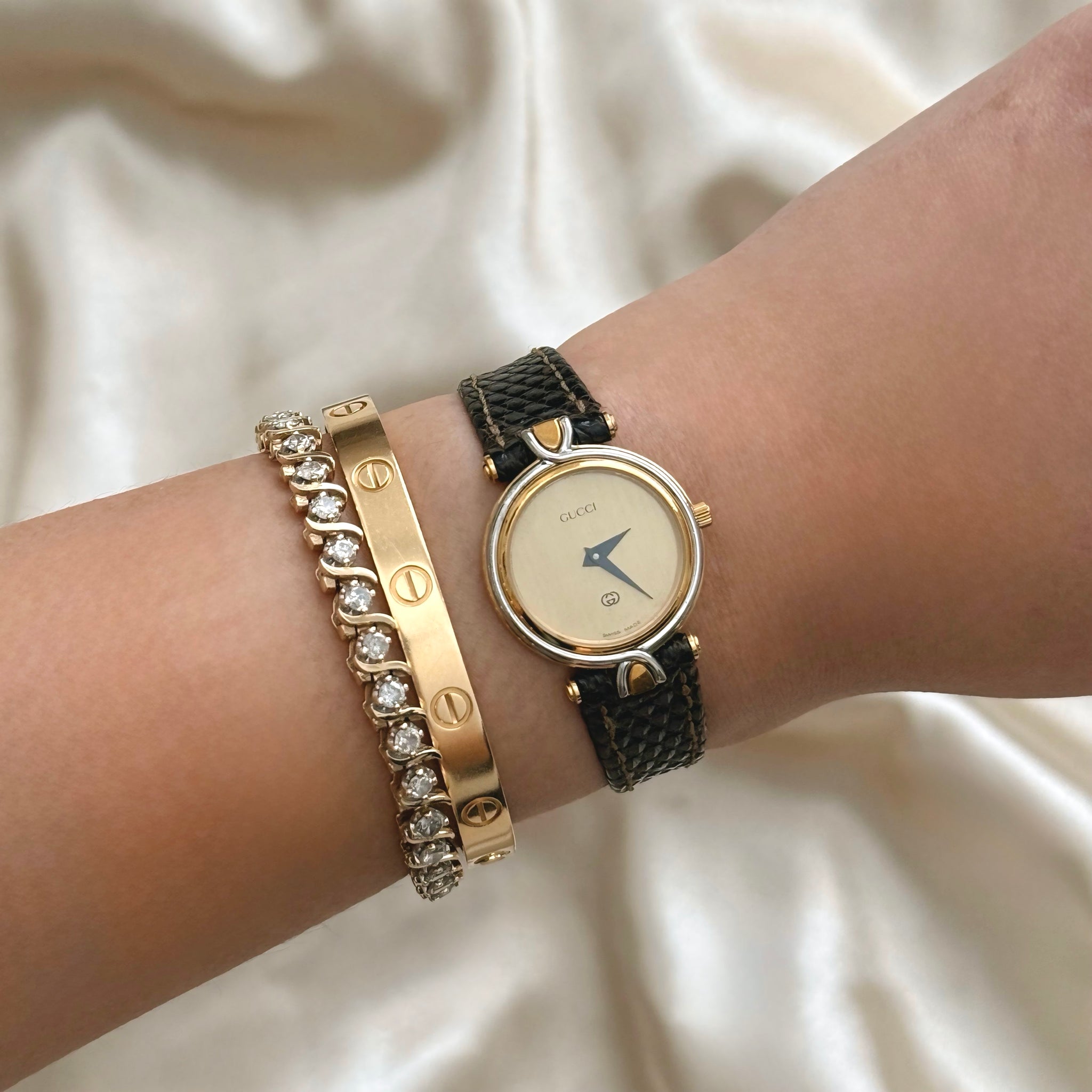 VINTAGE GUCCI BLACK LEATHER WATCH – Panahon Designs display picture 2