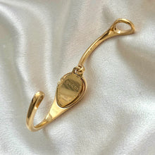 Load image into Gallery viewer, VINTAGE GUCCI WATCH
