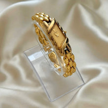 Load image into Gallery viewer, VINTAGE SEIKO DAINTY WATCH
