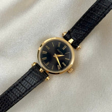 Load image into Gallery viewer, VINTAGE GUCCI BLACK LEATHER WATCH
