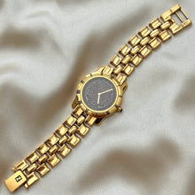Load image into Gallery viewer, VINTAGE FENDI INTERCHANGEABLE BEZEL WATCH
